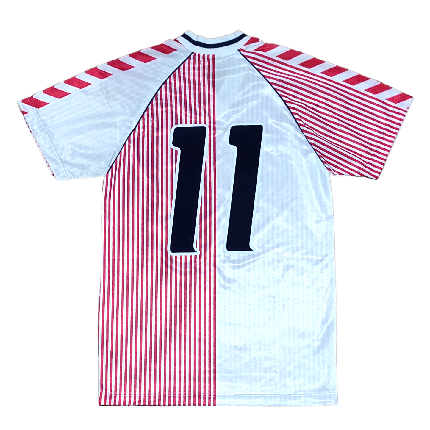 Denmark Away Shirt 1986-1988 #11 Laudrup (M)